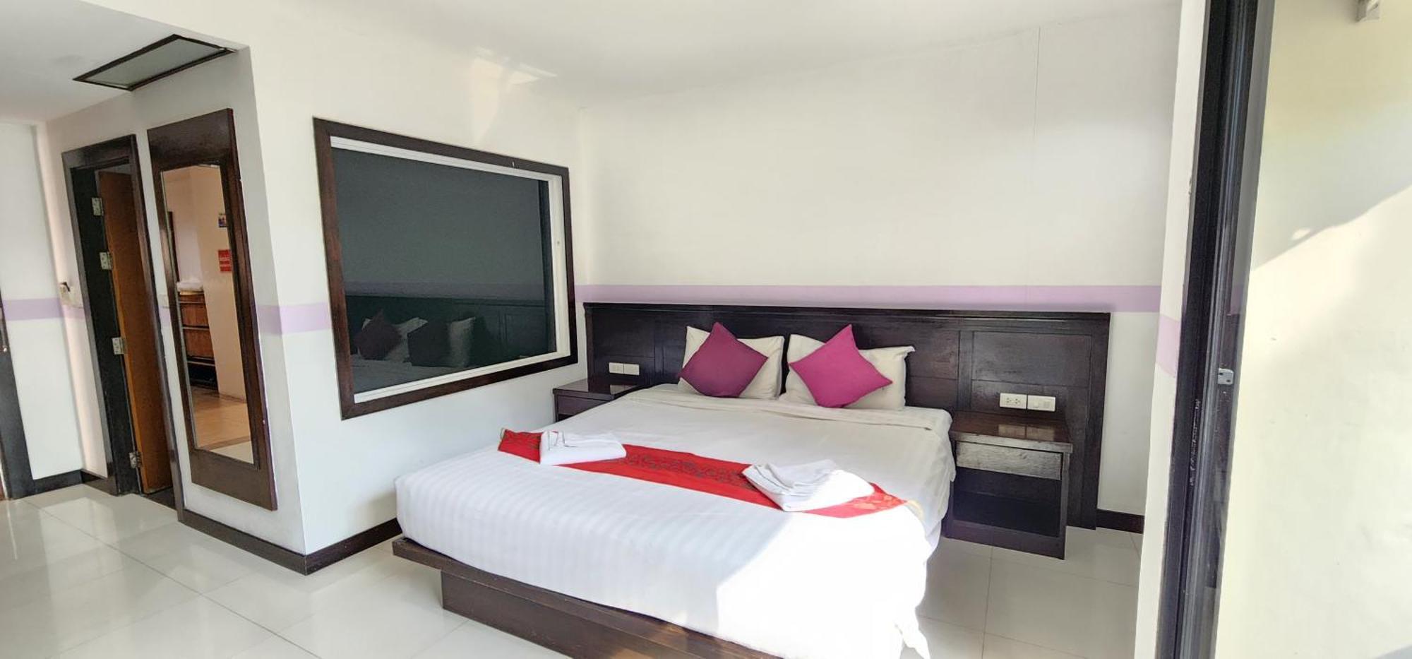 Отель D C Patong Экстерьер фото