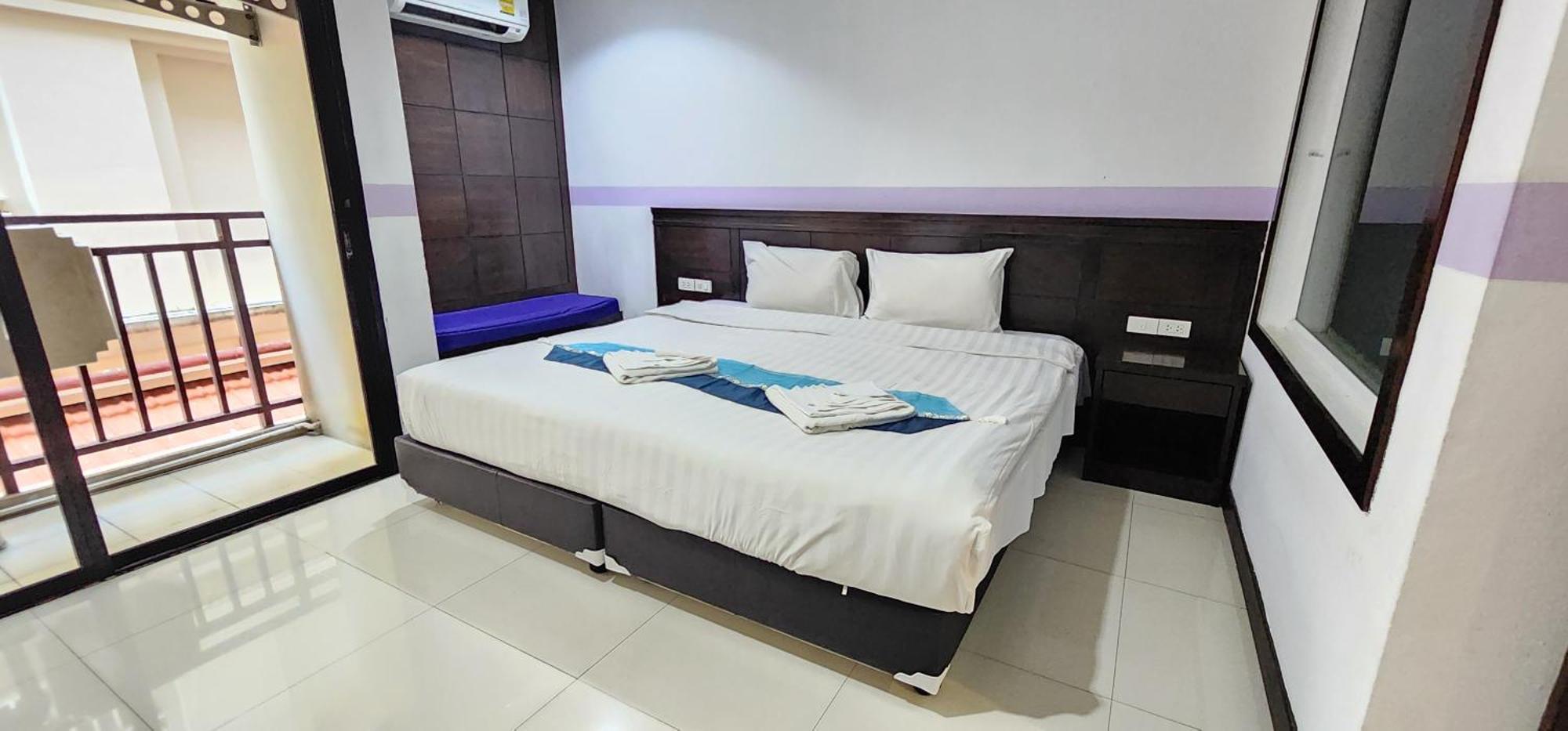 Отель D C Patong Экстерьер фото